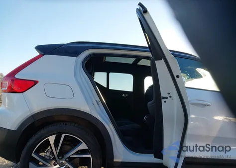 2021 Volvo Xc40 T5 R-Design из США, поврежденный, VIN YV4162UM2M2573047